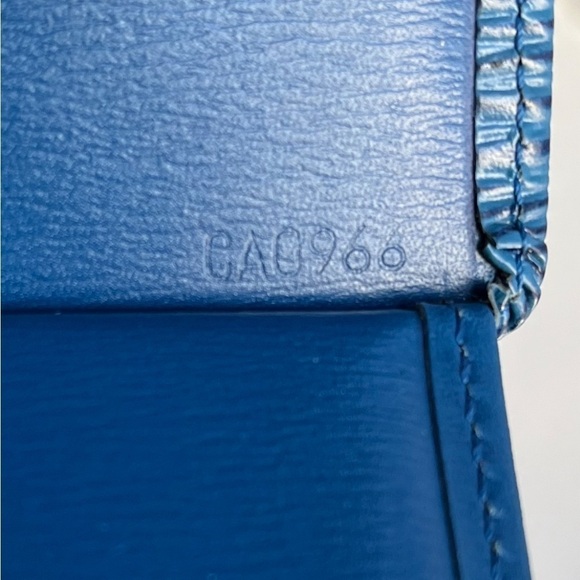 Louis Vuitton Trifold Card Holder Blue Epi Vintage BNWOT unbranded chain 1996 - Picture 12 of 14
